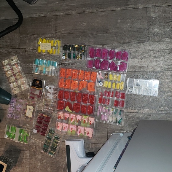 Nail Tip Bundle all colors - Picture 6 of 6